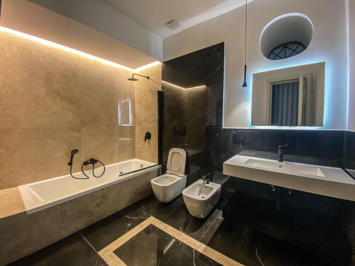 Arthouse Lady Marys Tribunali Luxury Suite Naples Exterior photo
