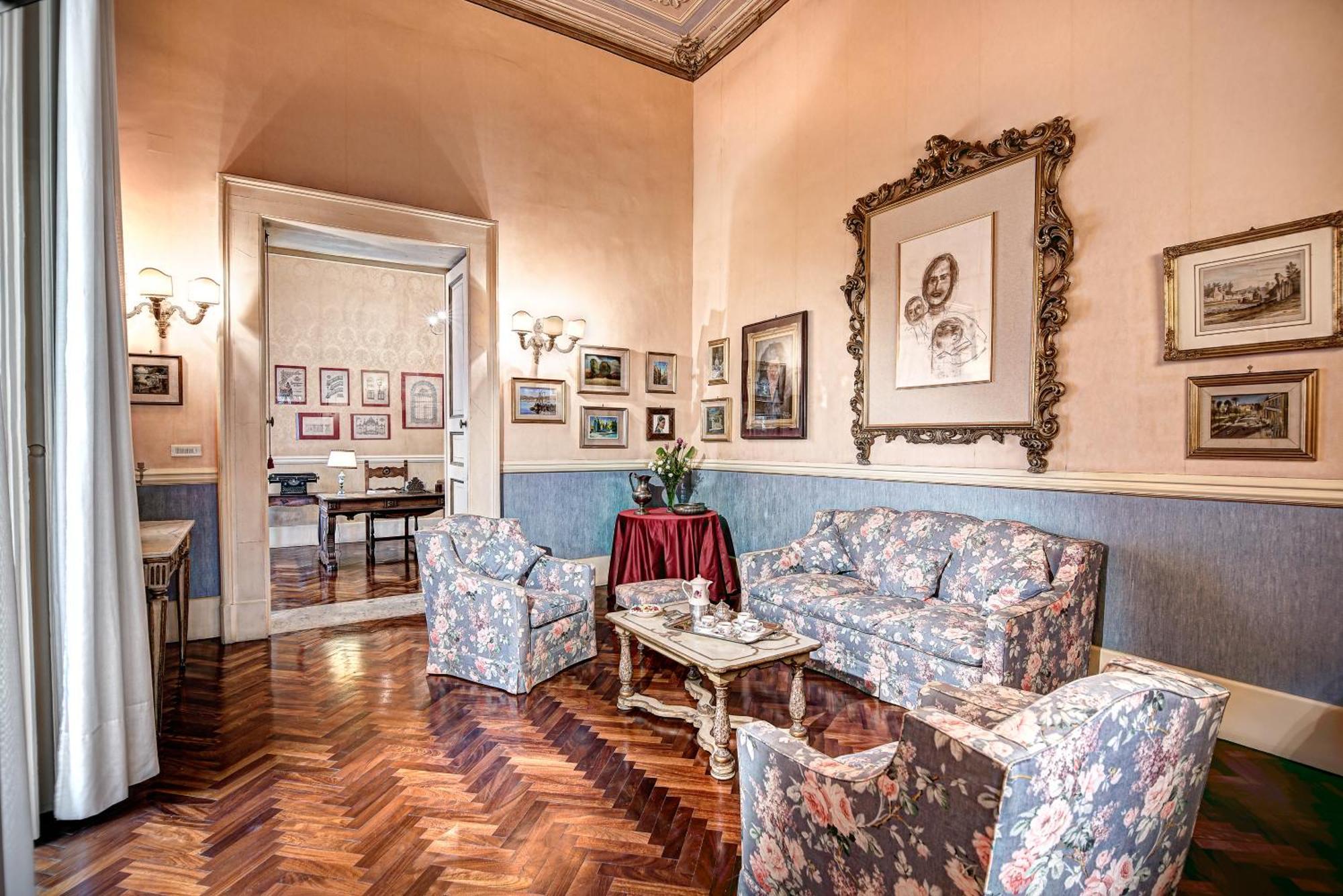 Arthouse Lady Marys Tribunali Luxury Suite Naples Exterior photo