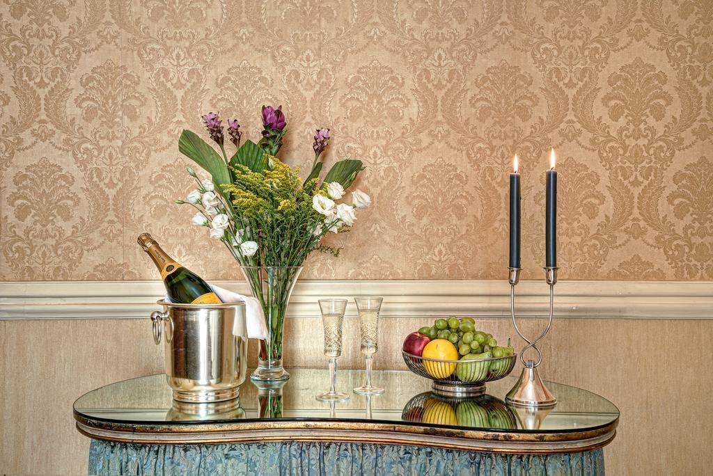 Arthouse Lady Marys Tribunali Luxury Suite Naples Exterior photo